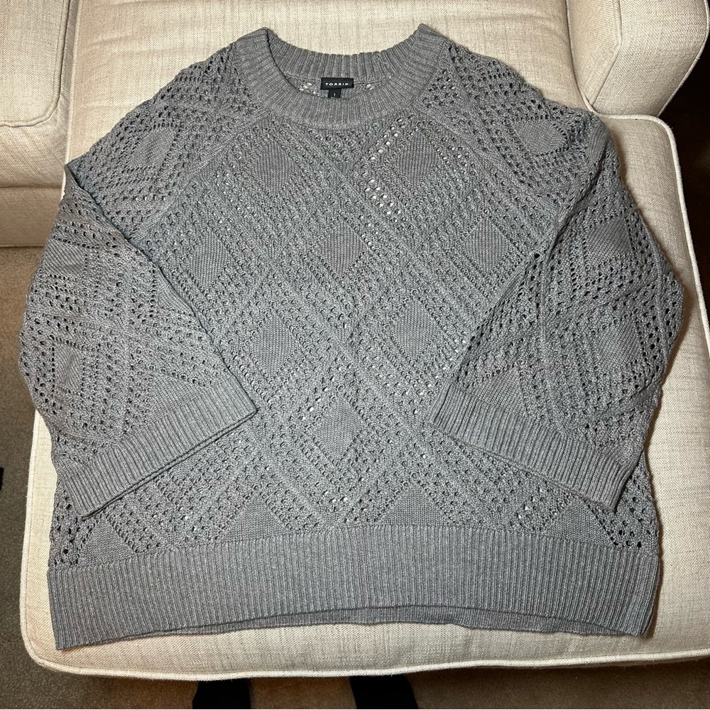 Torrid Heather Gray Diamond Pointelle Sweater, Size
14-16, EUC